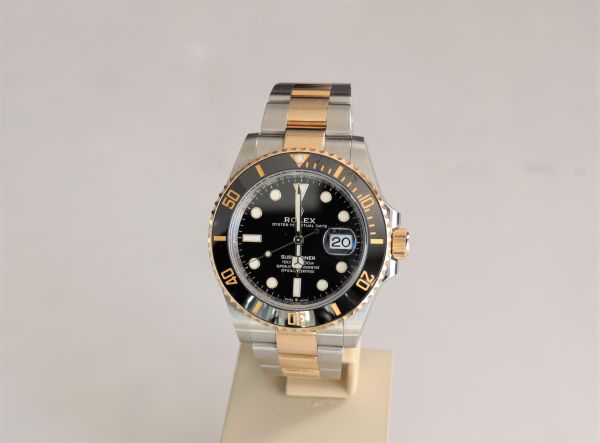Rolex Submariner Or Acier Cadran Noir 2021 Boite et papier d’origine 126613