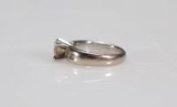 Bague en or blanc et pierre (6.3gr)