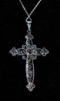 Croix en platine pavée de diamants (13.3gr)