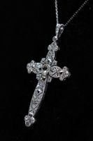 Croix en platine pavée de diamants (13.3gr)