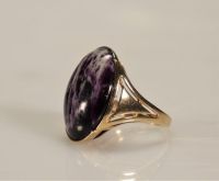 Bague en or (14k) sertie pierre mauve (9.1gr)