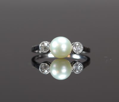 Bague en or blanc et perle fine et diamants