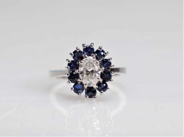 Bague en or blanc (18k) - saphirs et gros diamant (3.9gr)