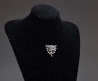 Broche Art Déco en platine et diamants 1.7 carats ( 15.25gr)