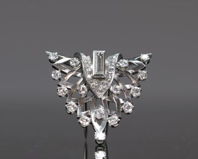 Broche Art Déco en platine et diamants 1.7 carats ( 15.25gr)