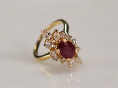 Bague en or (18k) Rubis et diamants (8gr)