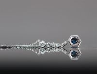 Chaine et pendentif en or blanc (18k), saphir et diamants ( 6.57 gr)