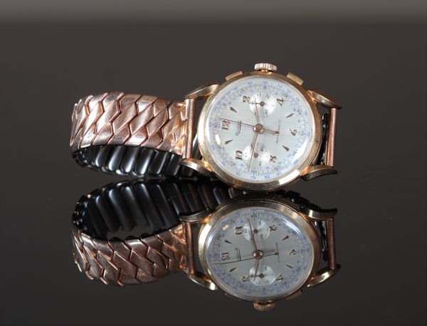 Montre chronographe en or jaune (65.16gr)